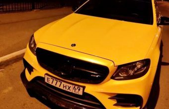 В Твери привлекли к ответственности ночного гонщика на жёлтом "Мерседесе" Мерседесе