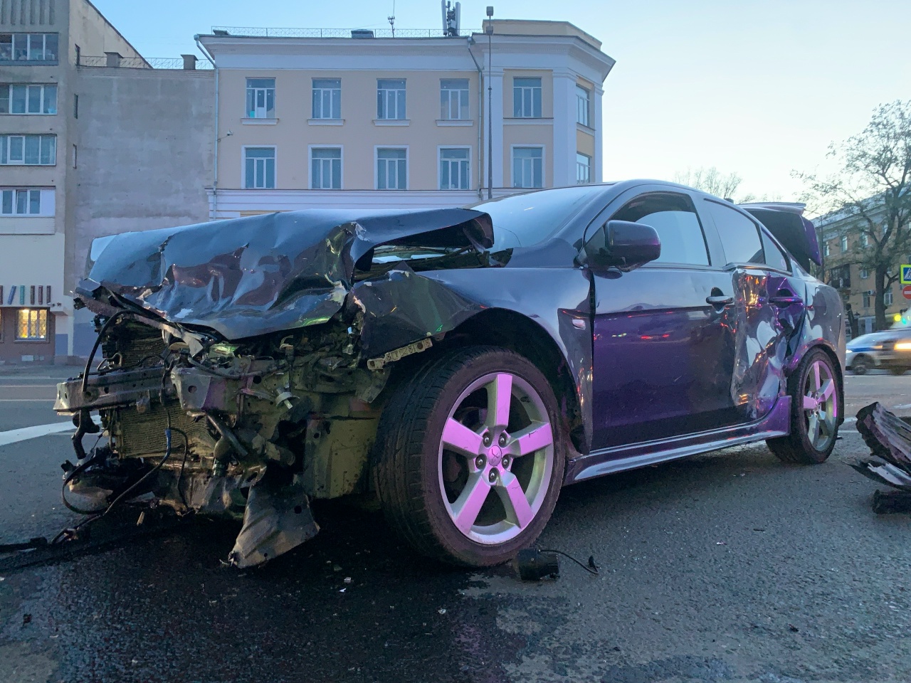 В Твери жестко столкнулись два автомобиля