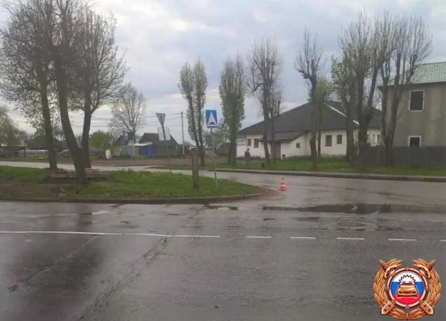сбил