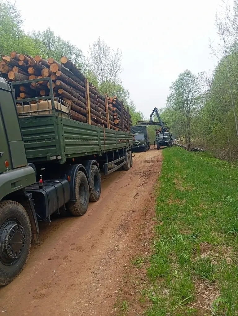 Автомобили, провизия, стройматериалы: волонтеры Тверской области отправили новые гумгрузы бойцам СВО