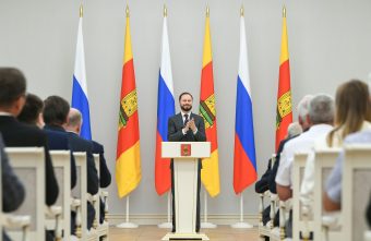 Герои Верхневолжья, многодетные родители, лидеры отраслей: Виталий Королев накануне Дня России наградил жителей Тверской области Герои Верхневолжья, многодетные родители, лидеры отраслей: Виталий Королев накануне Дня России наградил жителей Тверской области
