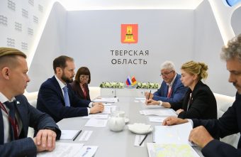 Новая дорога на Кимры, качественная связь и фиджитал-центр, развитие общественных пространств: Виталий Королев подписал на ПМЭФ-2026 соглашения по развитию городской среды, цифровой и дорожной инфраструктуры Новая дорога на Кимры, качественная связь и фиджитал-центр, развитие общественных пространств: Виталий Королев подписал на ПМЭФ-2026 соглашения по развитию городской среды, цифровой и дорожной инфраструктуры
