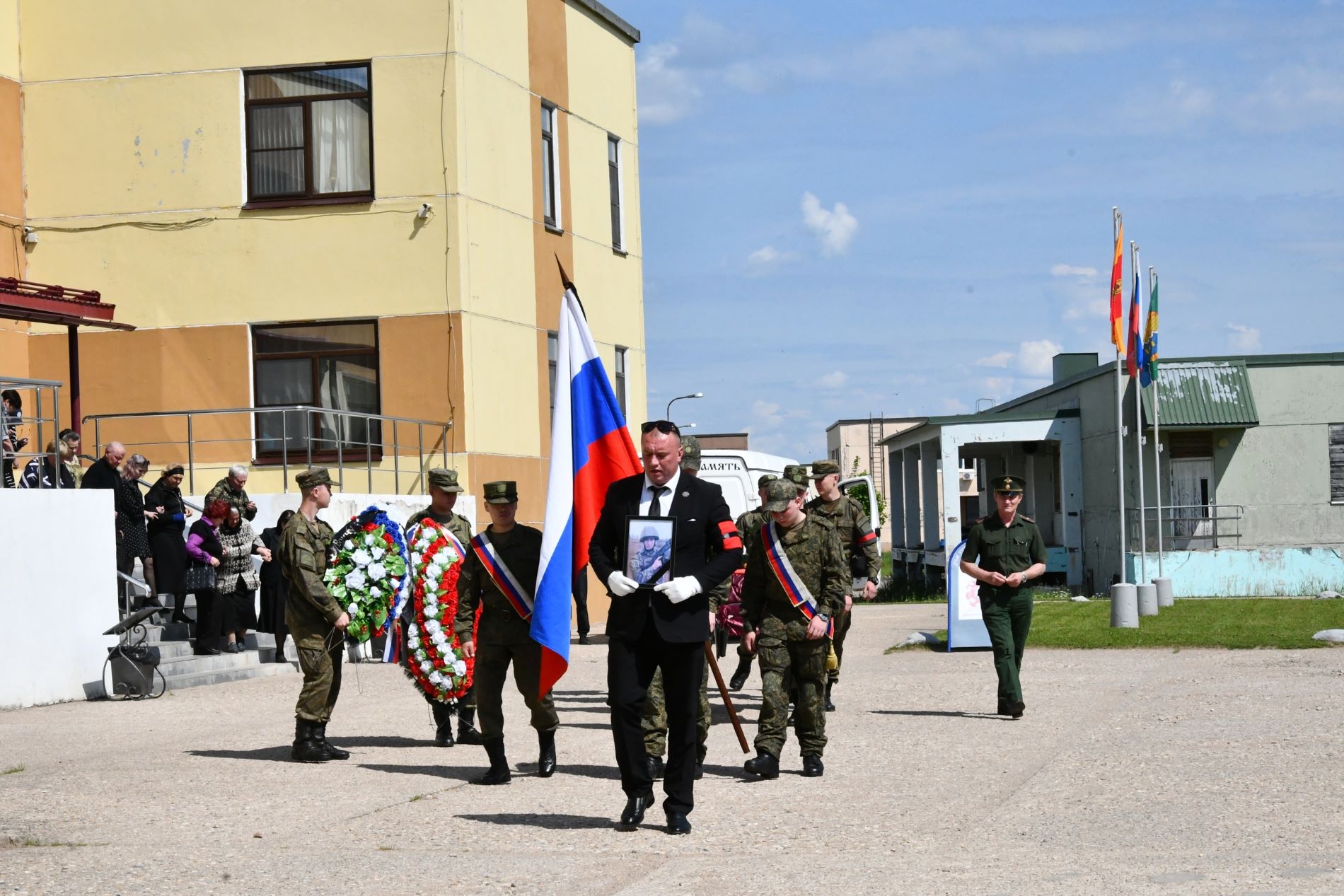 В Тверской области проводили в последний путь Алексея Хохлова