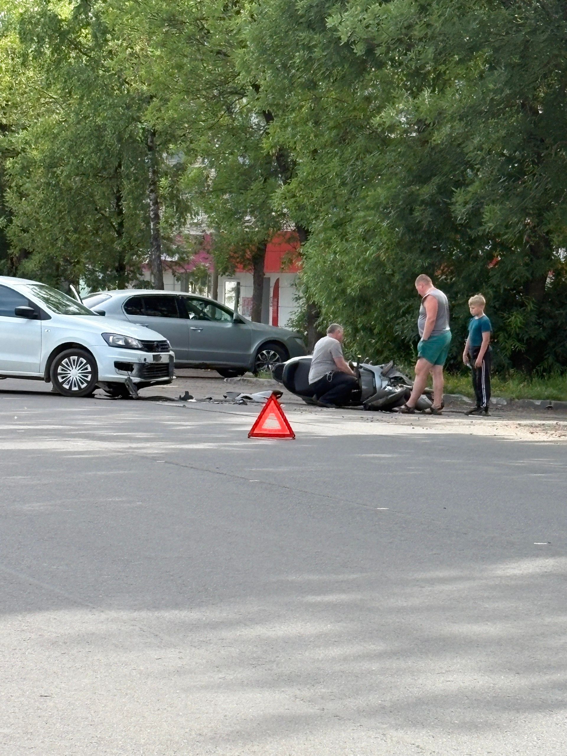 В Тверской области столкнулись автомобиль и мотоцикл