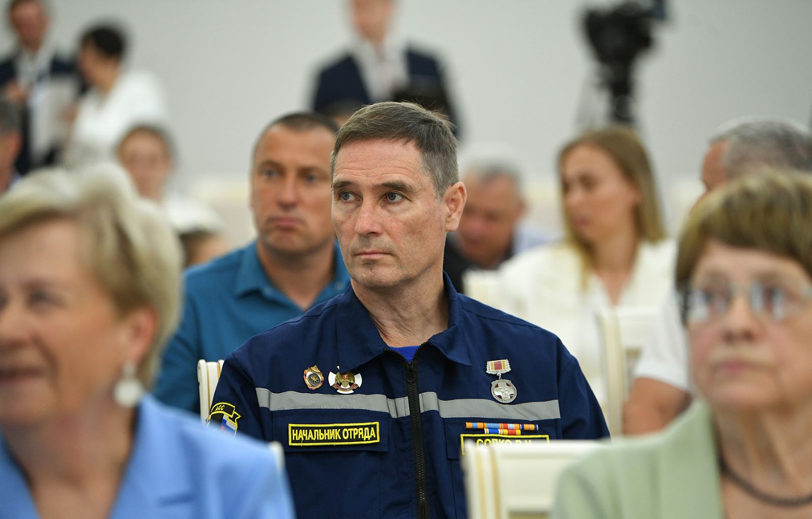 Герои Верхневолжья, многодетные родители, лидеры отраслей: Виталий Королев накануне Дня России наградил жителей Тверской области