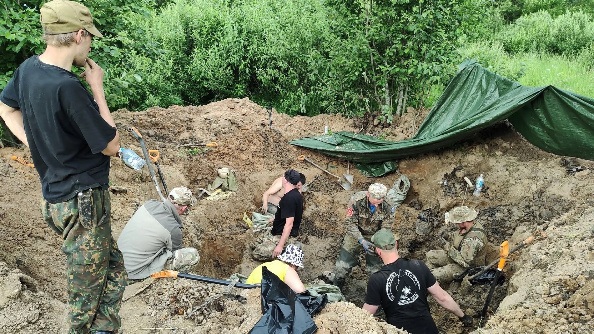 В Тверской области поисковики подняли останки 61 красноармейца