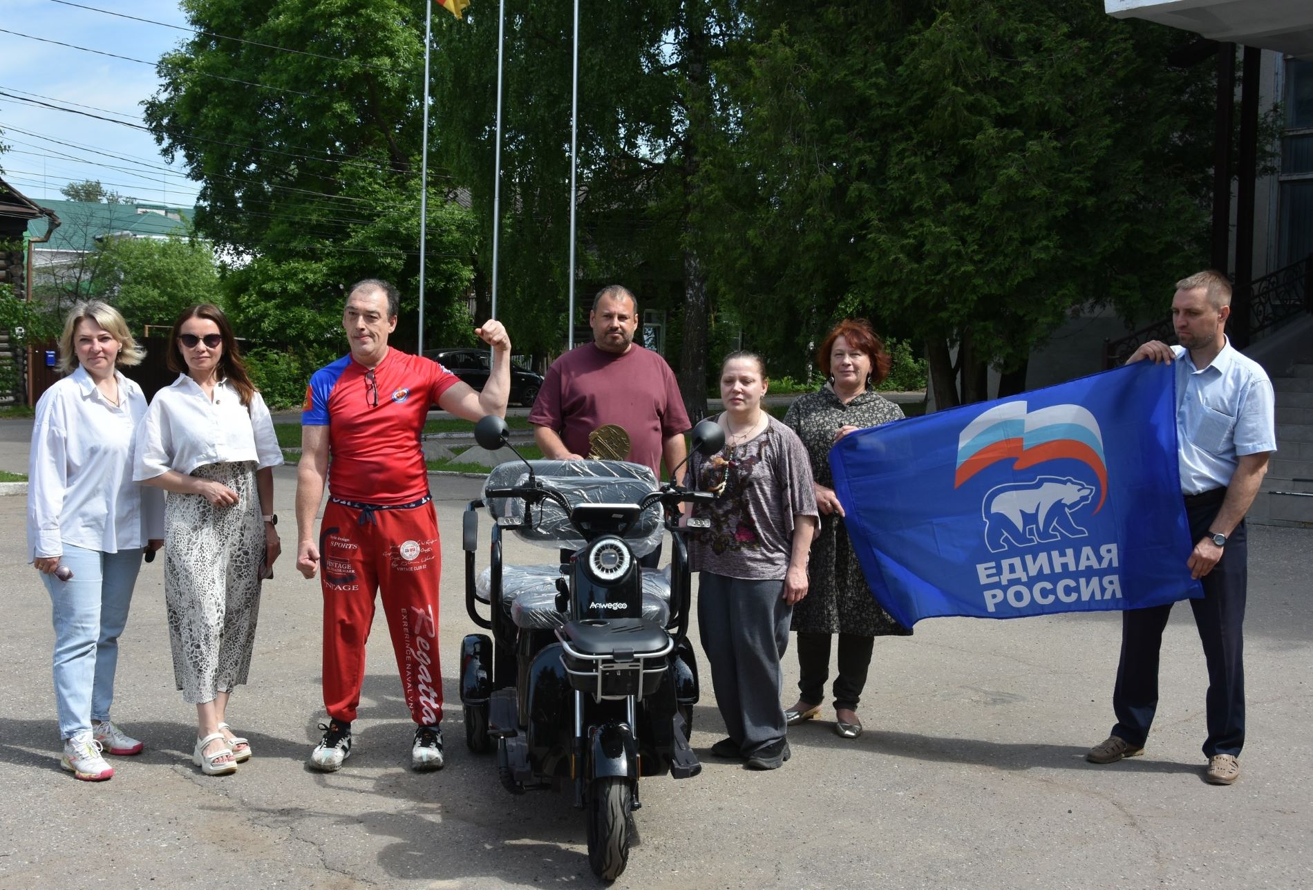 Спортсмен из Тверской области получил в подарок электротрицикл