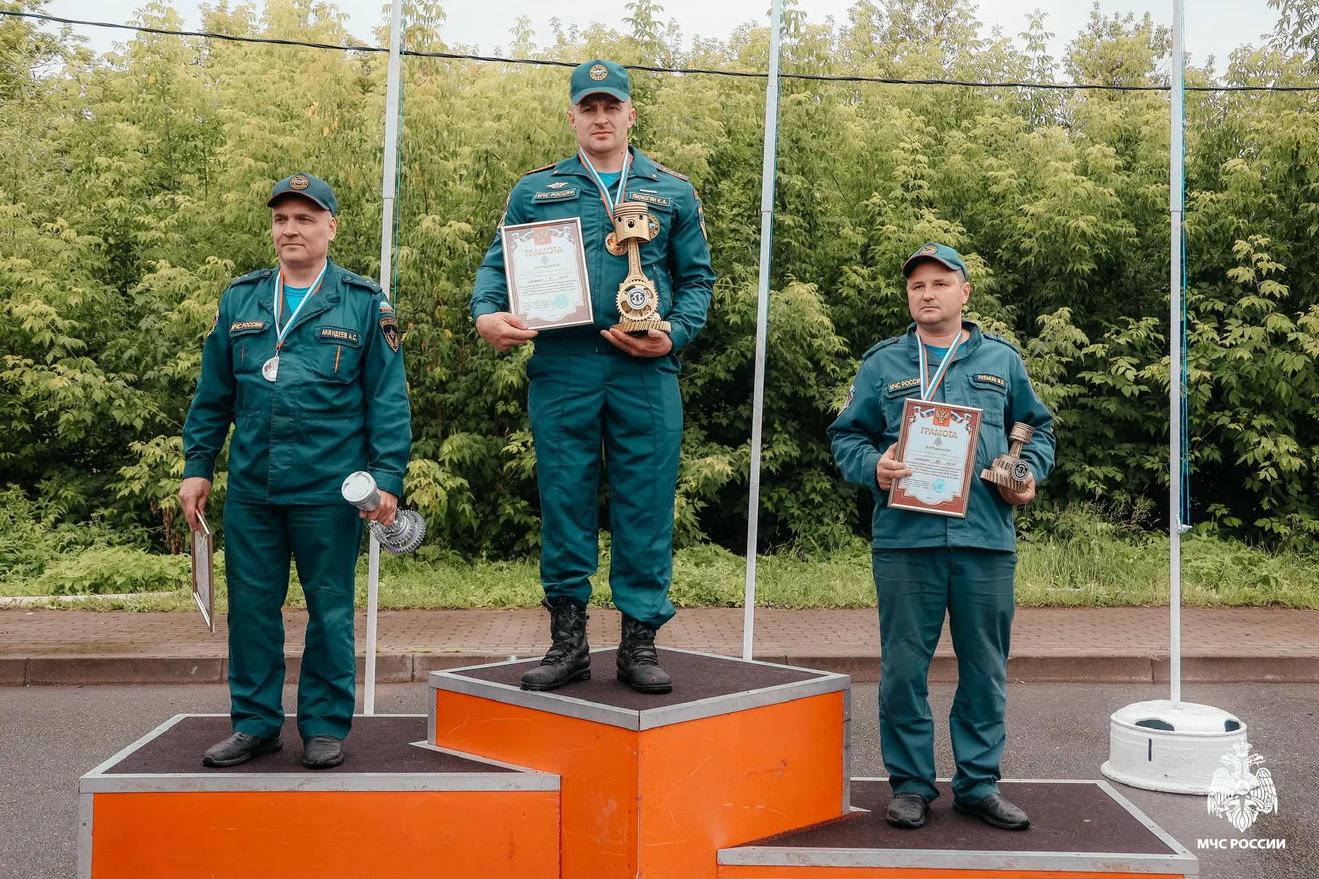 Лучшие водители МЧС Тверской области показали чудеса маневрирования