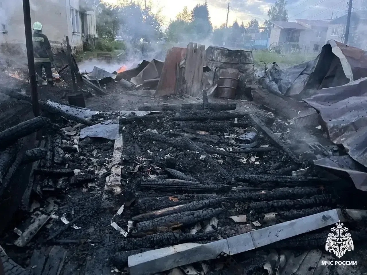 Жители Тверской области поблагодарили пожарных за свое спасение