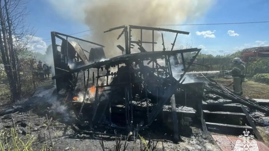 В Тверской области огонь полностью уничтожил дом