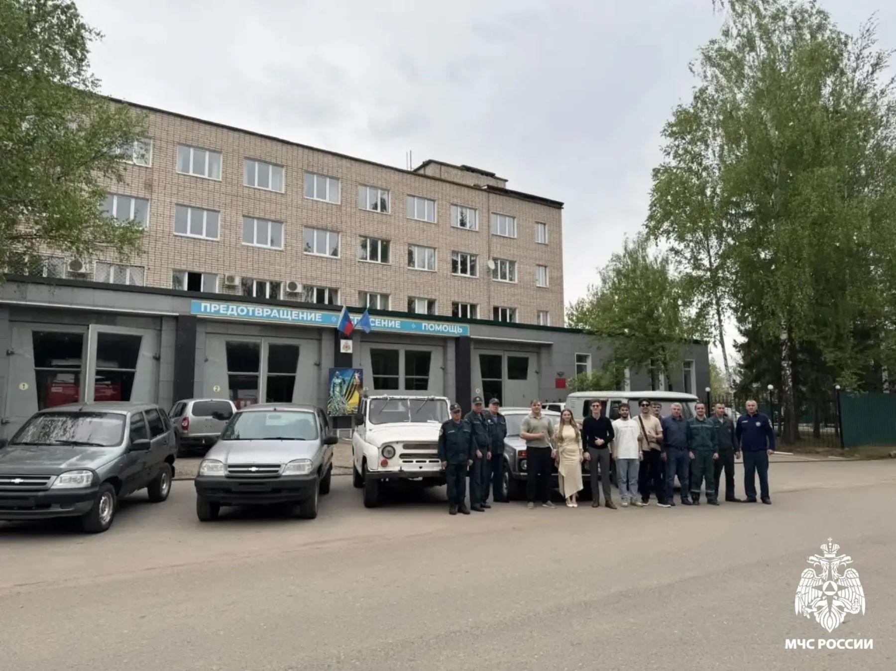 Сотрудники МЧС Тверской области отправили бойцам СВО два автомобиля
