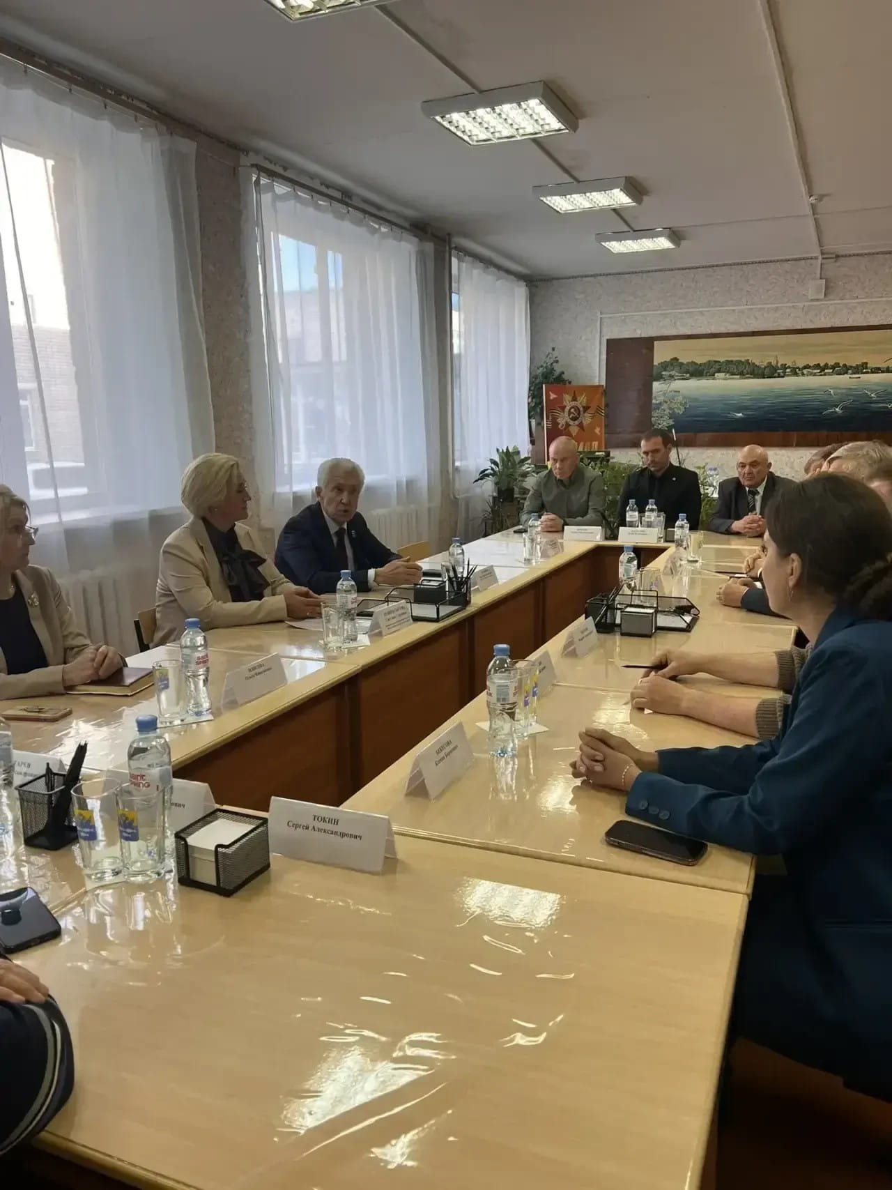 Руководитель фракции «Единая Россия» в ГД вручил благодарности отличившимся жителям Осташковского округа