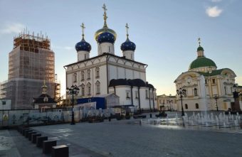 В Твери велосипедист наехал на ребенка у фонтана ребенка