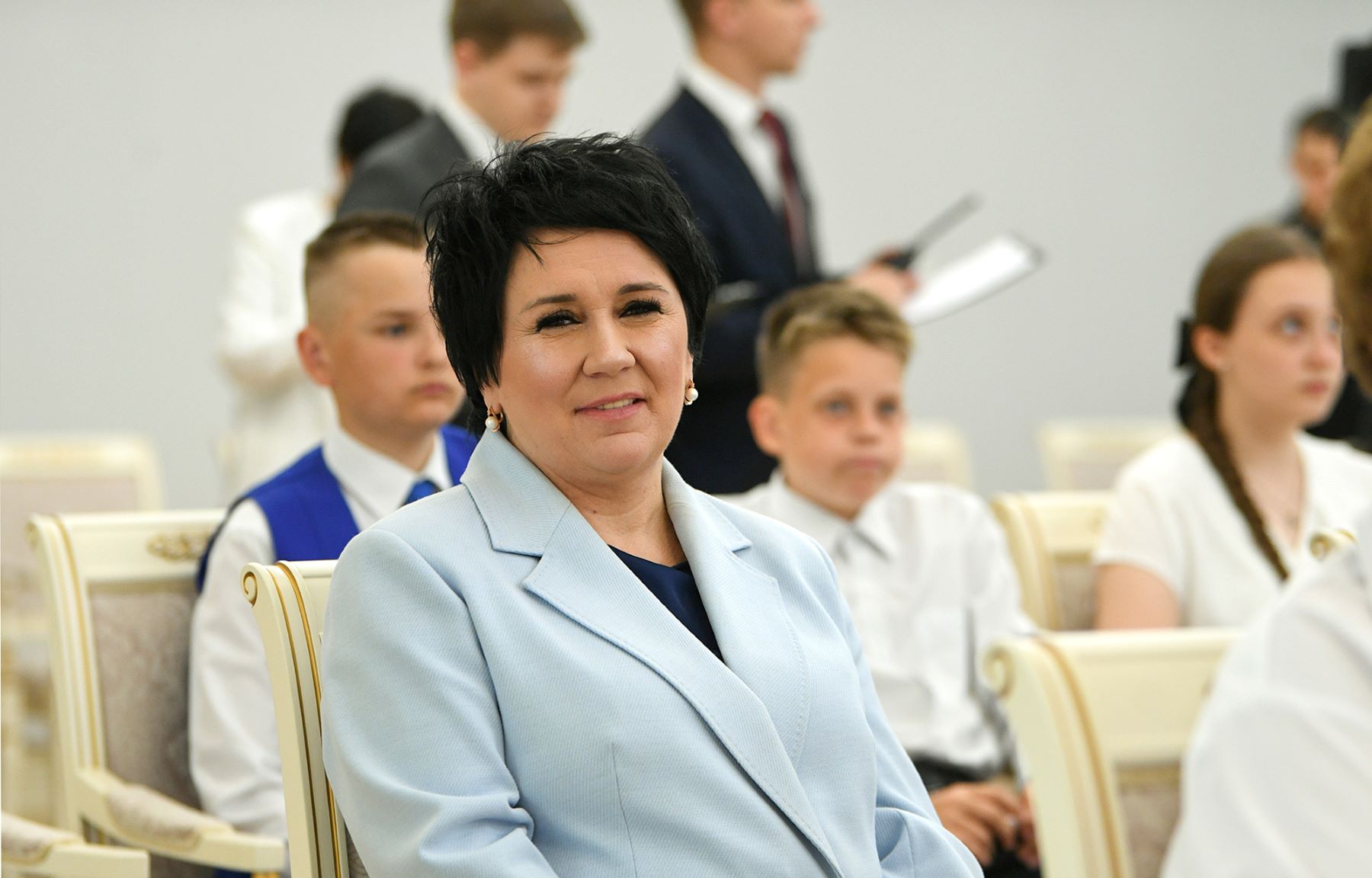Герои Верхневолжья, многодетные родители, лидеры отраслей: Виталий Королев накануне Дня России наградил жителей Тверской области