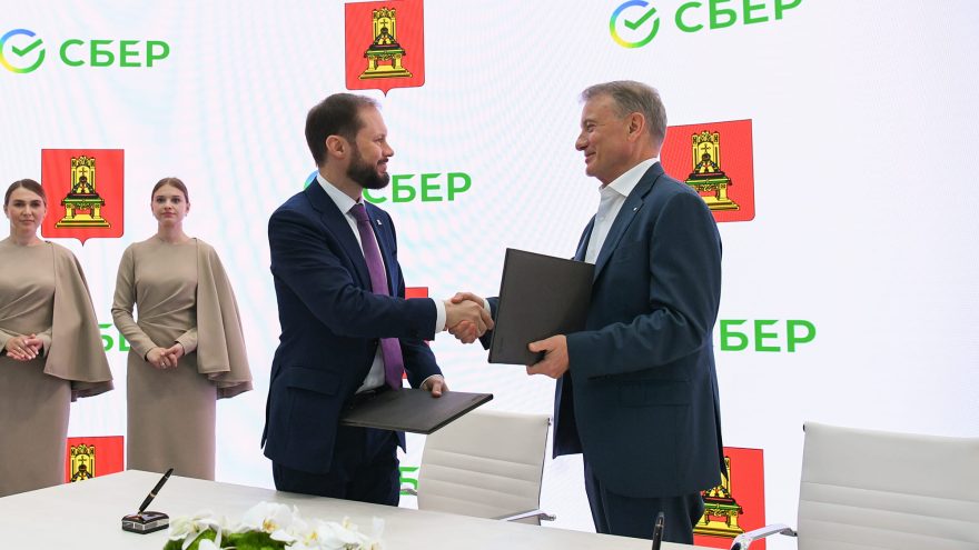 ПМЭФ-2026: Виталий Королев подписал с Германом Грефом соглашение о масштабных преобразованиях общественного транспорта в Тверской области