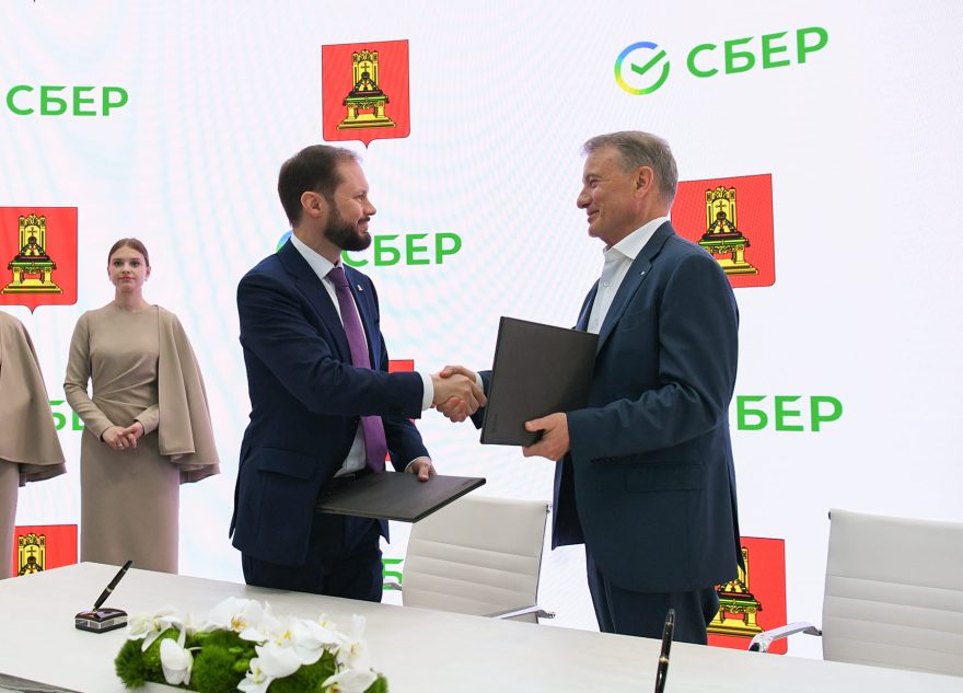 ПМЭФ-2026: Виталий Королев подписал с Германом Грефом соглашение о масштабных преобразованиях общественного транспорта в Тверской области