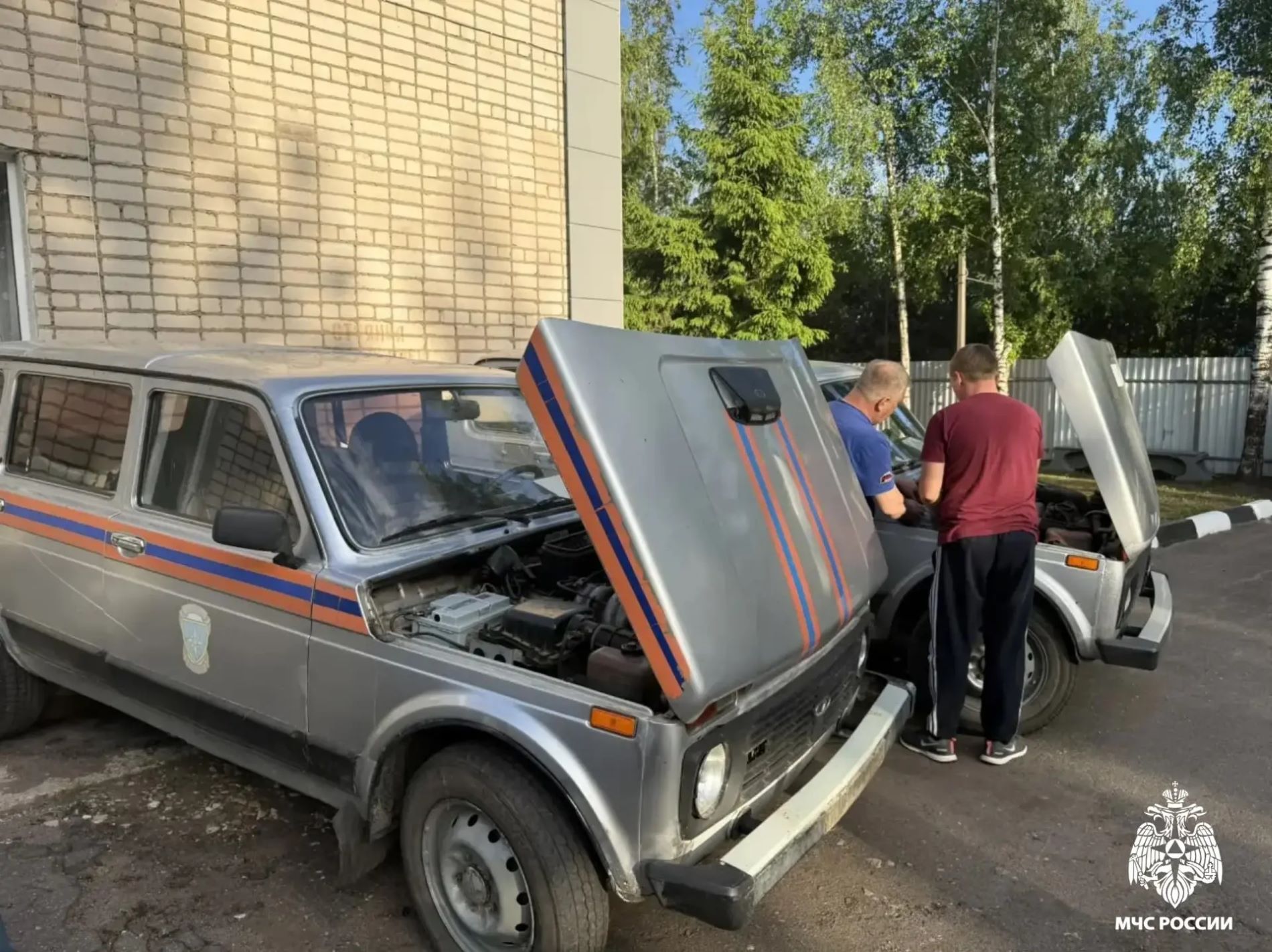 Сотрудники МЧС Тверской области отправили бойцам СВО два автомобиля