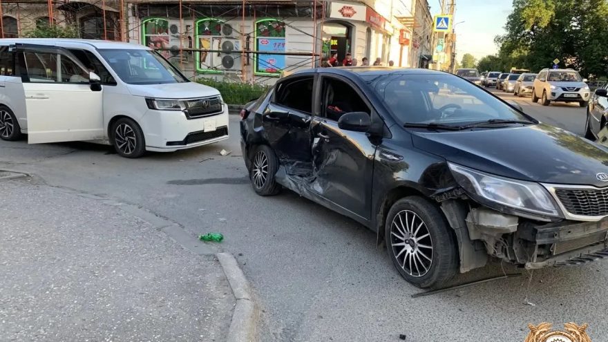 В Тверской области столкнулись «Киа», «Крайслер» и «Хонда»