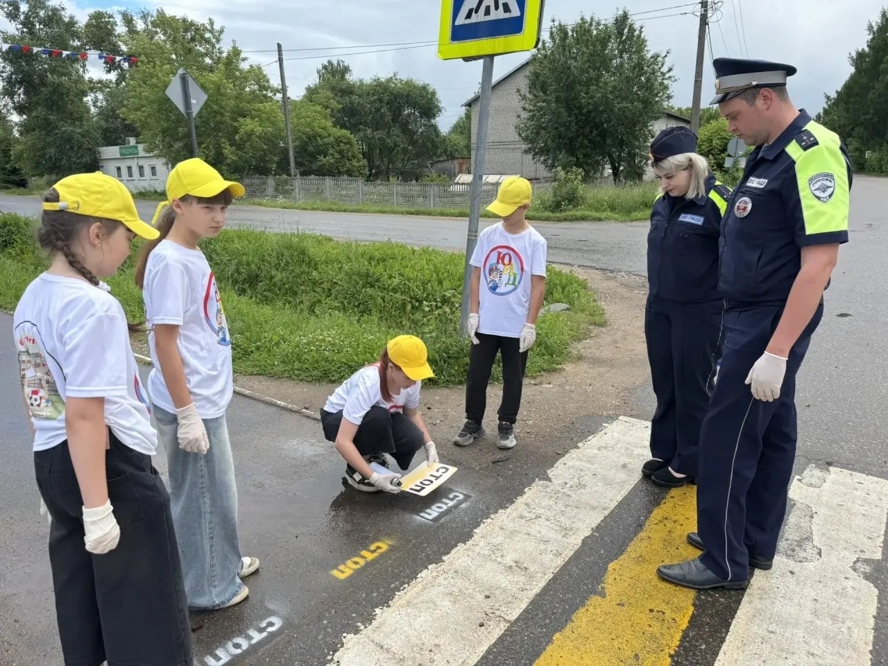 В Оленинском округе провели акцию «Трафарет безопасности»