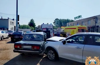 В Твери столкнулись "Хавал" и ВАЗ: пострадали два человека Хавал