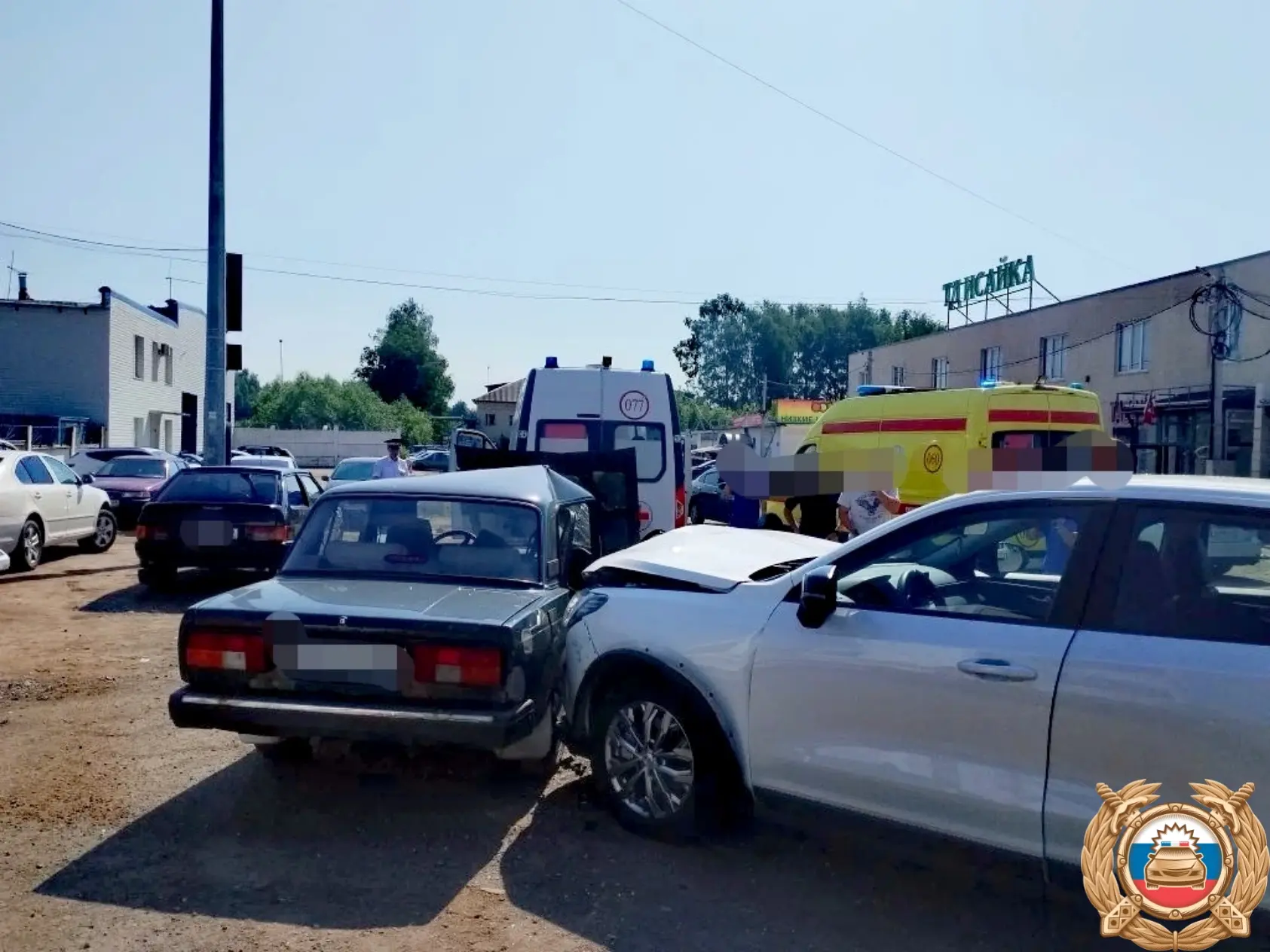 В Твери столкнулись "Хавал" и ВАЗ: пострадали два человека