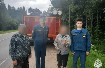 В Тверской области спасатели вывели из леса заблудившихся грибников спасатели