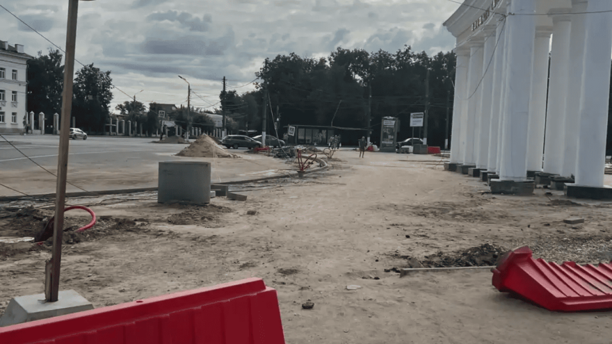 Прокуратура заставила чинить разбитые тротуары на площади Гагарина в Твери