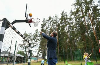 В лагерь «Лесная сказка» под Максатихой заглянул глава региона Виталий Королев В лагерь «Лесная сказка» под Максатихой заглянул глава региона Виталий Королев