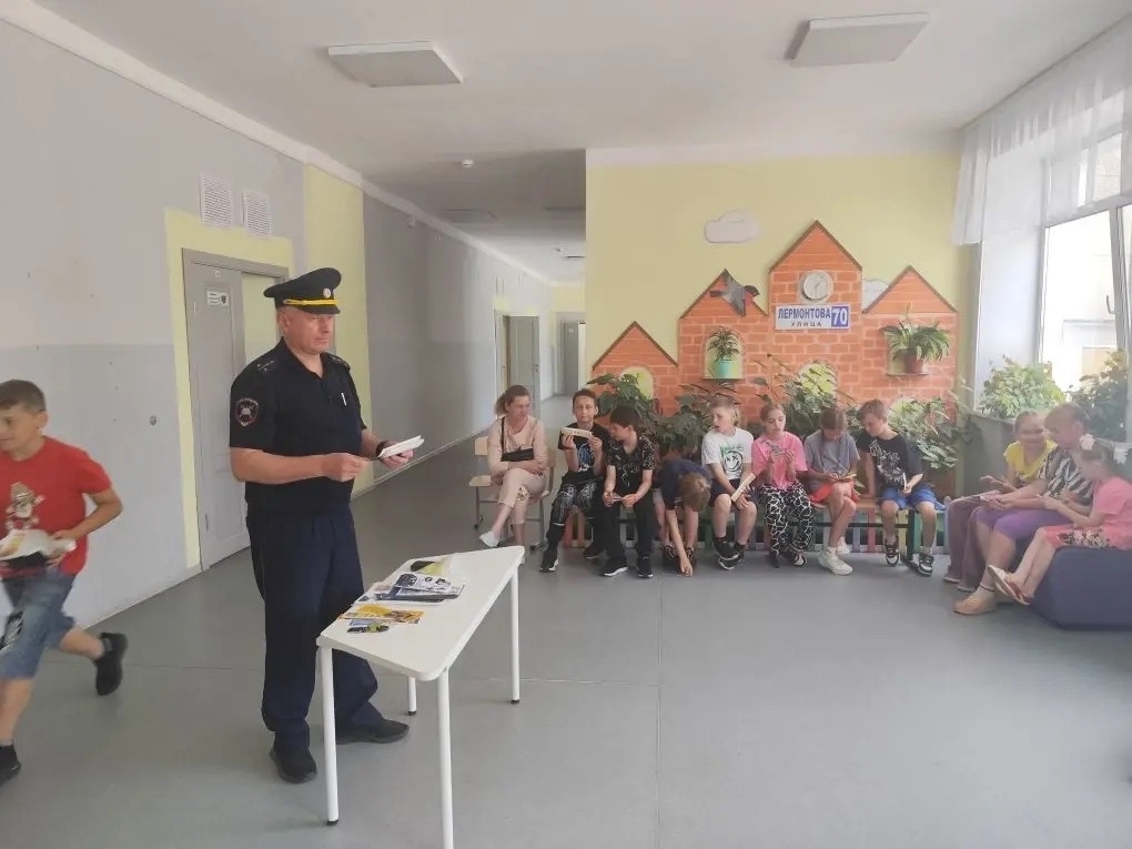 Калязинским школьникам напомнили правила безопасного поведения на дорогах