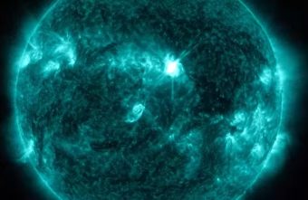 На солнце произошла самая сильная вспышка за 1.5 месяца вспышка