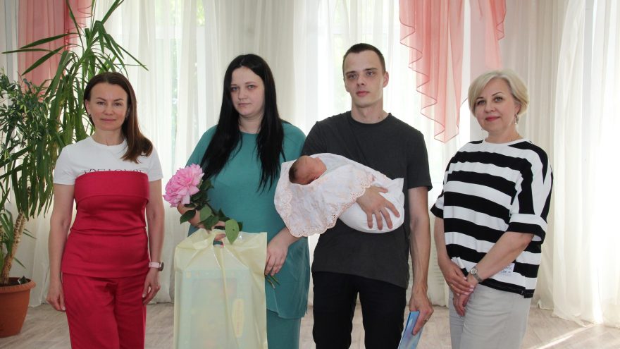 В Вышневолоцком округе родился сотый ребенок