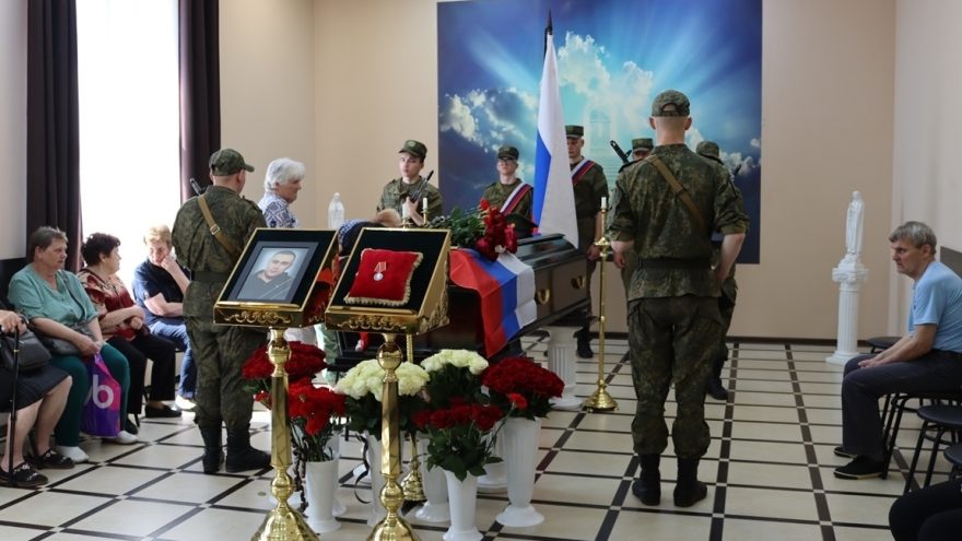 Жители Тверской области простились с героем СВО Дмитрием Белюсевым