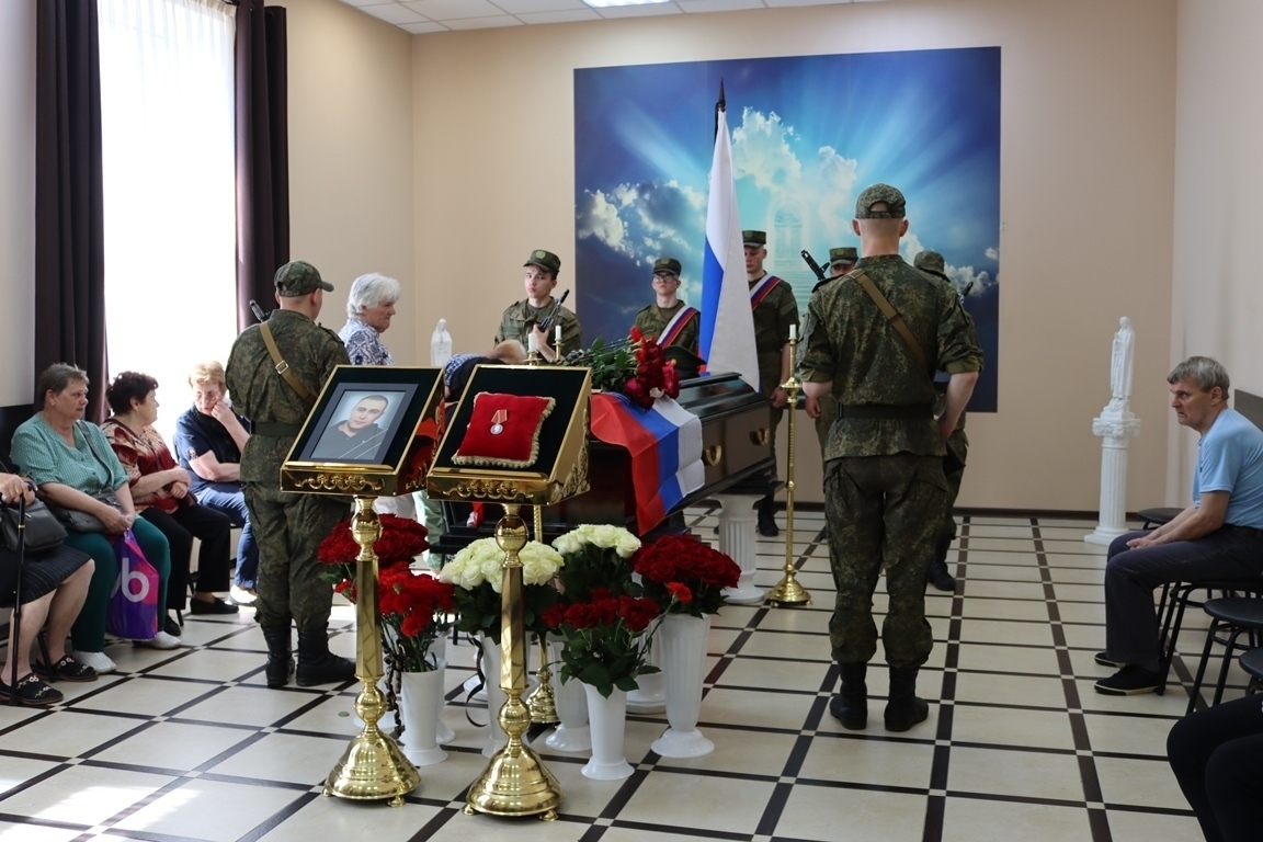 Жители Тверской области простились с героем СВО Дмитрием Белюсевым