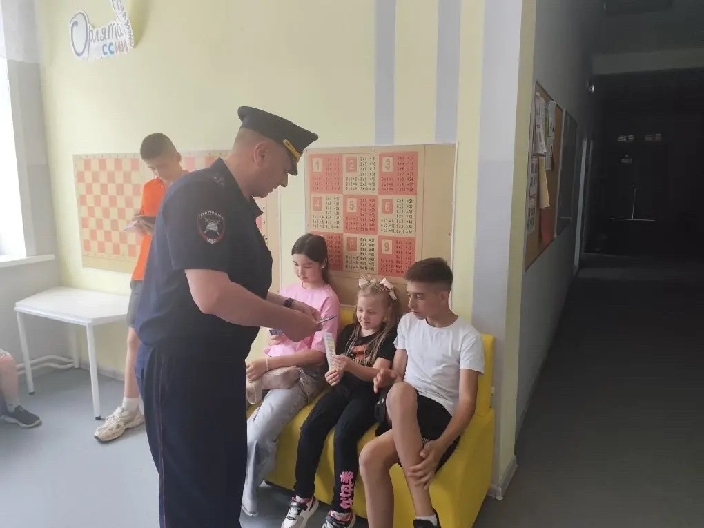 Калязинским школьникам напомнили правила безопасного поведения на дорогах