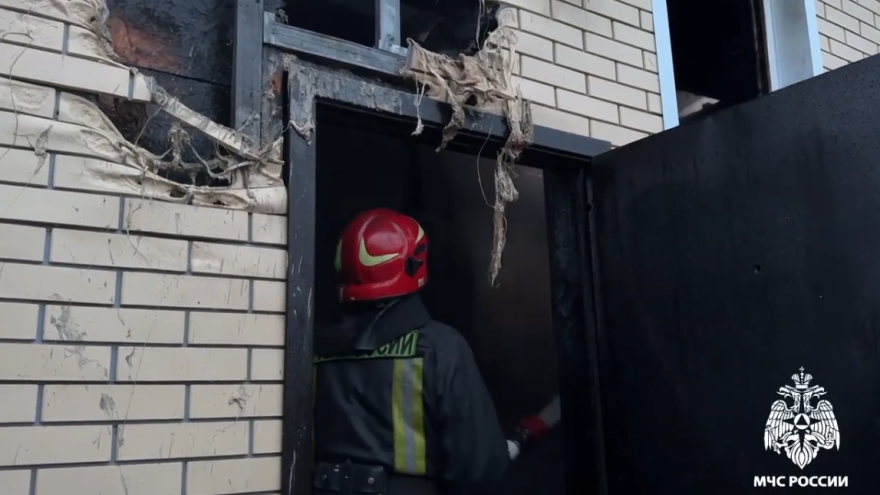 В Твери горит жилой дом: видео