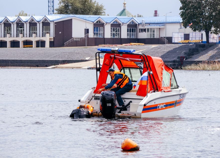 водоемах
