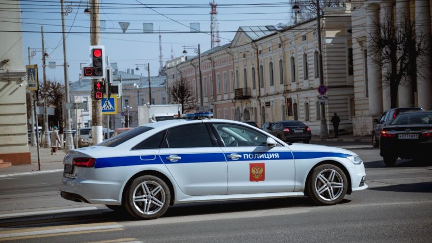 задержали