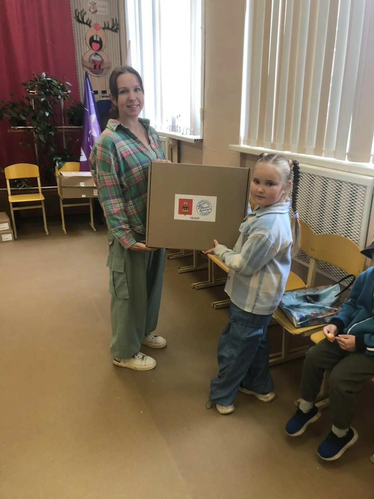 В Андреапольском округе стартовала выдача бесплатной школьной формы