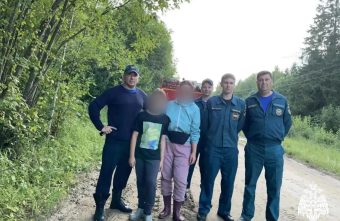 Спасатели вернули домой потерявшихся в лесу грибников в Тверской области Тверской