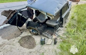 Автомобиль развалился напополам в ДТП в Тверской области напополам