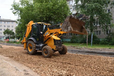 В Твери продолжается благоустройство придомовых территорий Твери