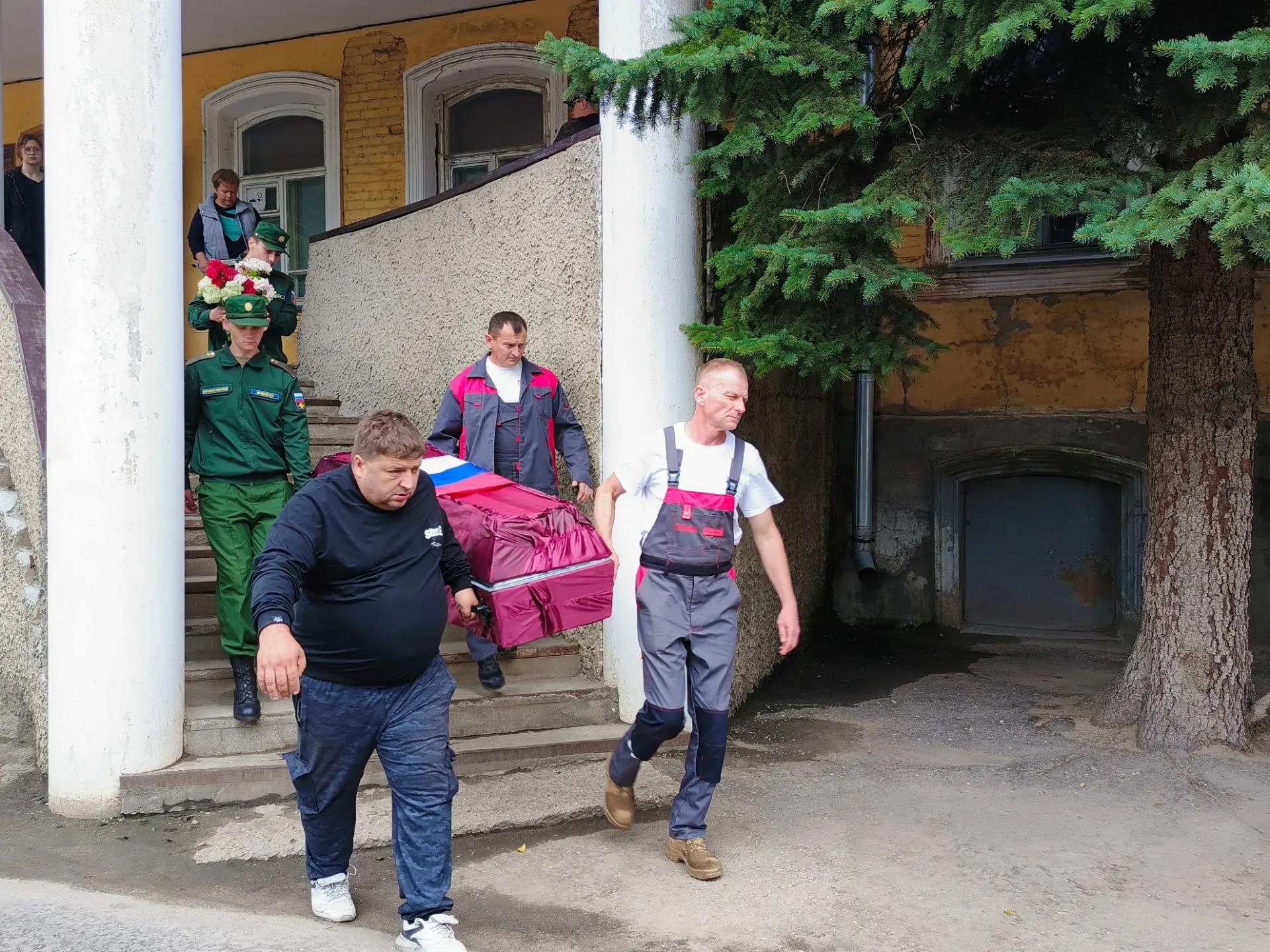 В Тверской области простились с погибшим на СВО Ильей Кудрявцевым