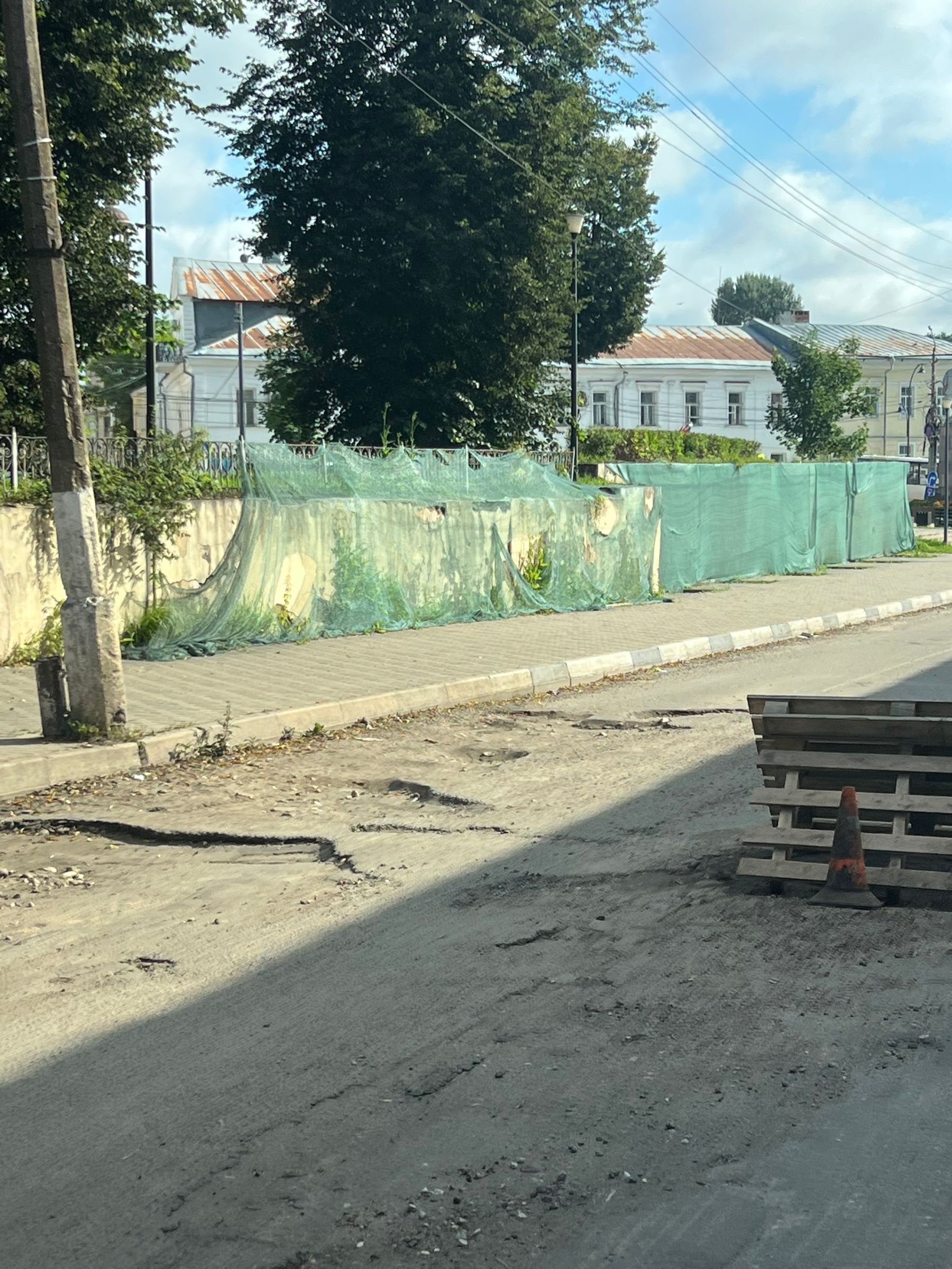 В Тверской области сняли с дороги асфальт и забыли про нее