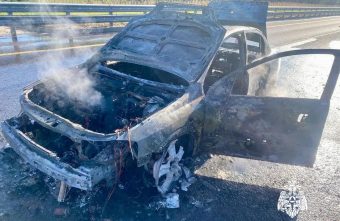 На М-11 «Нева» потушили загоревшийся автомобиль автомобиль