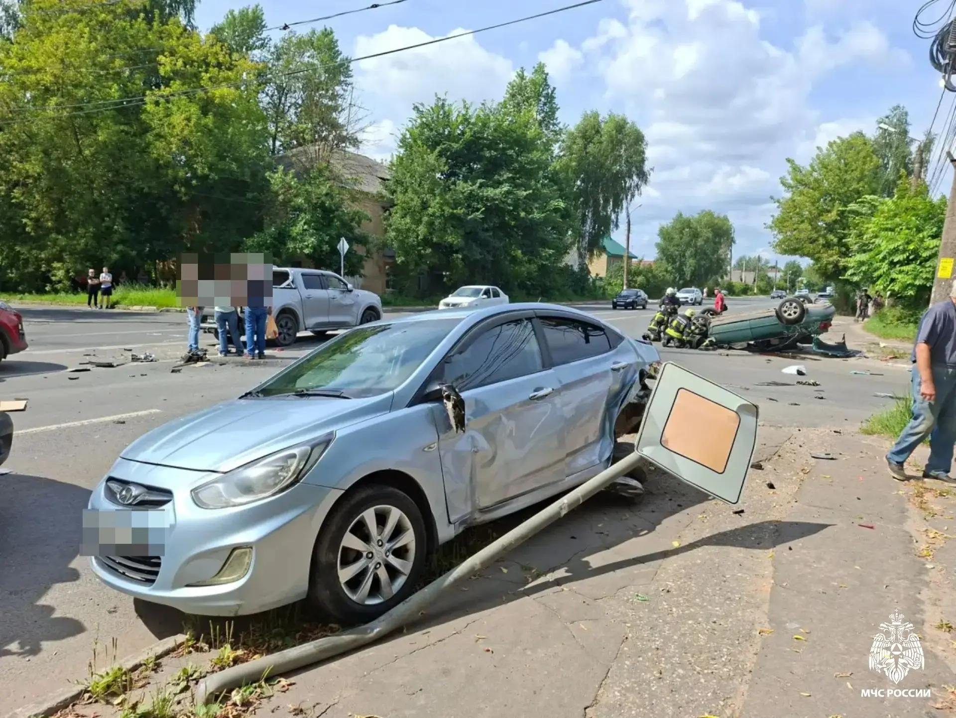В Твери на Академика Туполева столкнулись 5 автомобилей