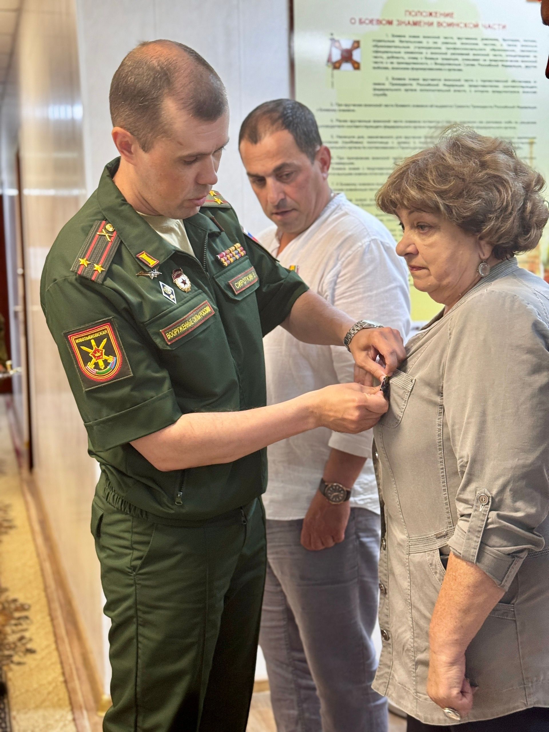 Представителей Калининского округа наградили за помощь фронту