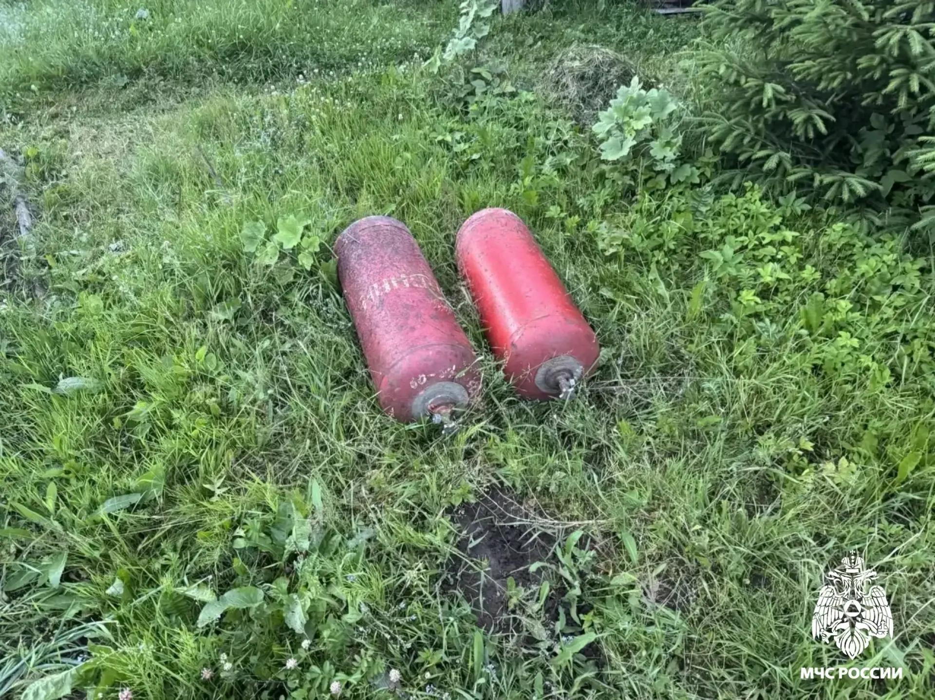 Пожарные предотвратили взрыв сарая в Тверской области