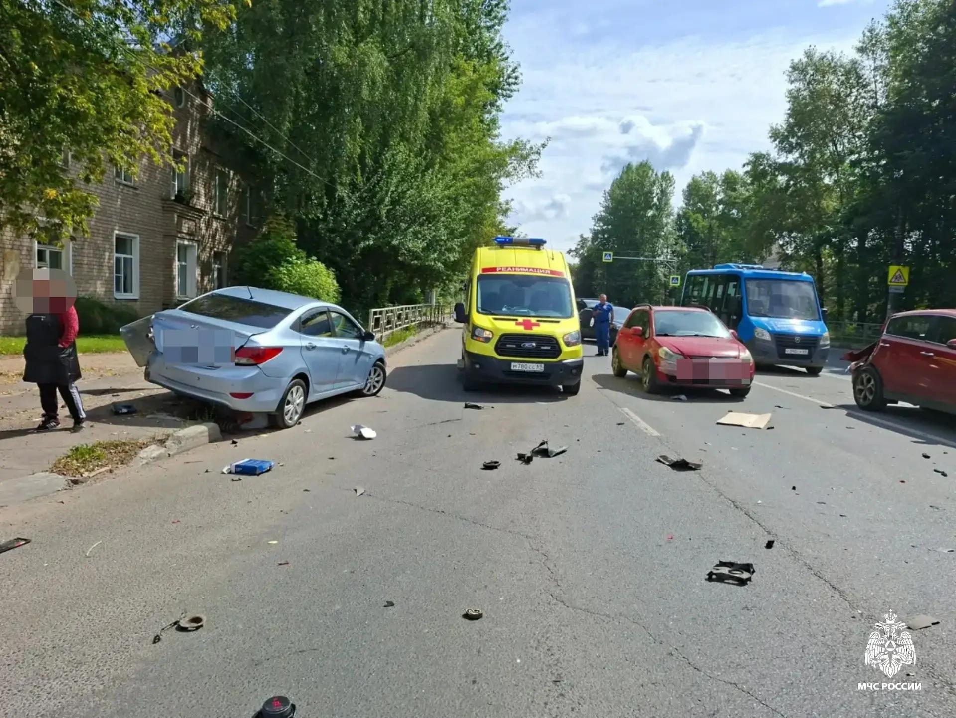 В Твери на Академика Туполева столкнулись 5 автомобилей