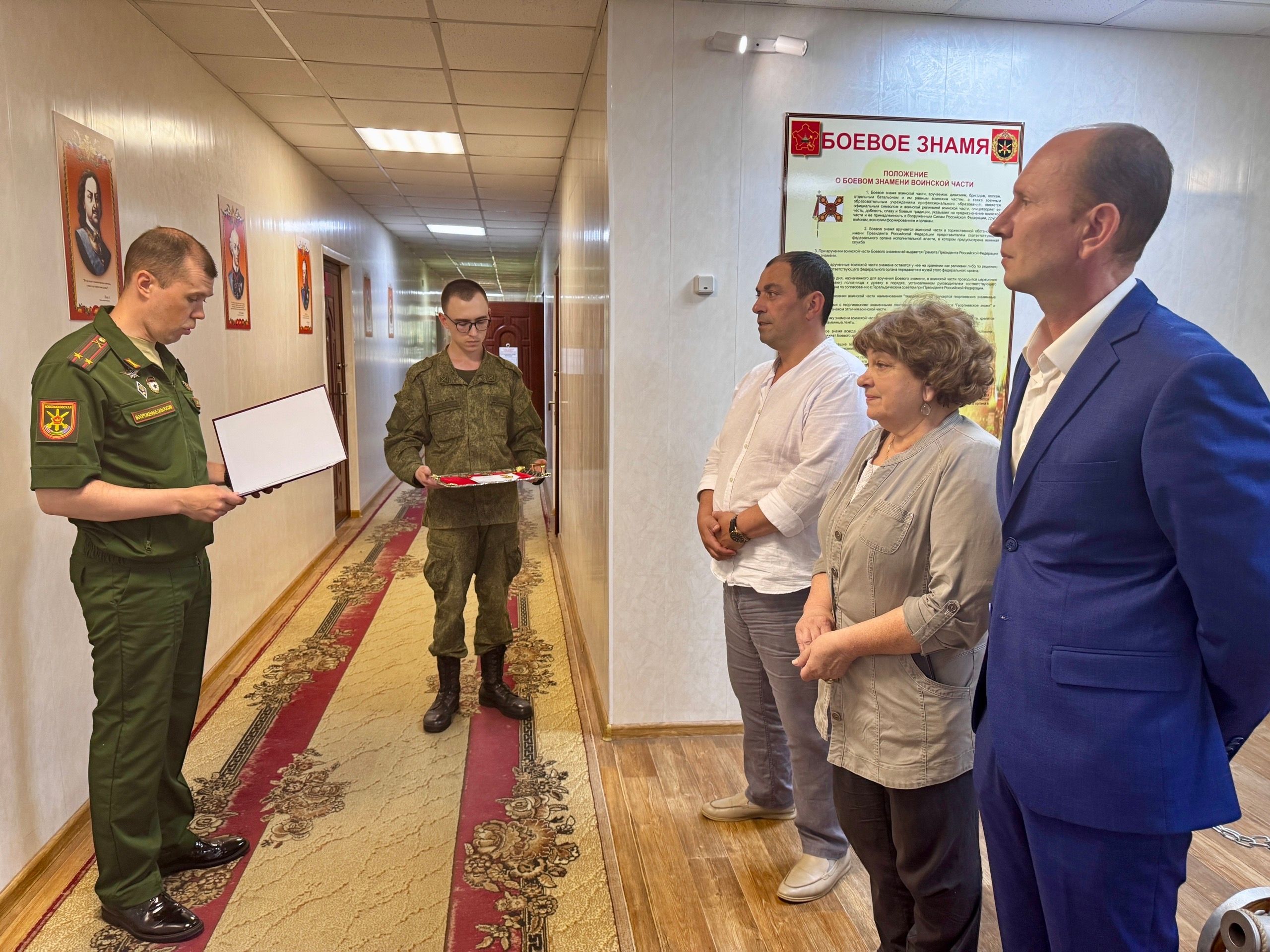 Представителей Калининского округа наградили за помощь фронту