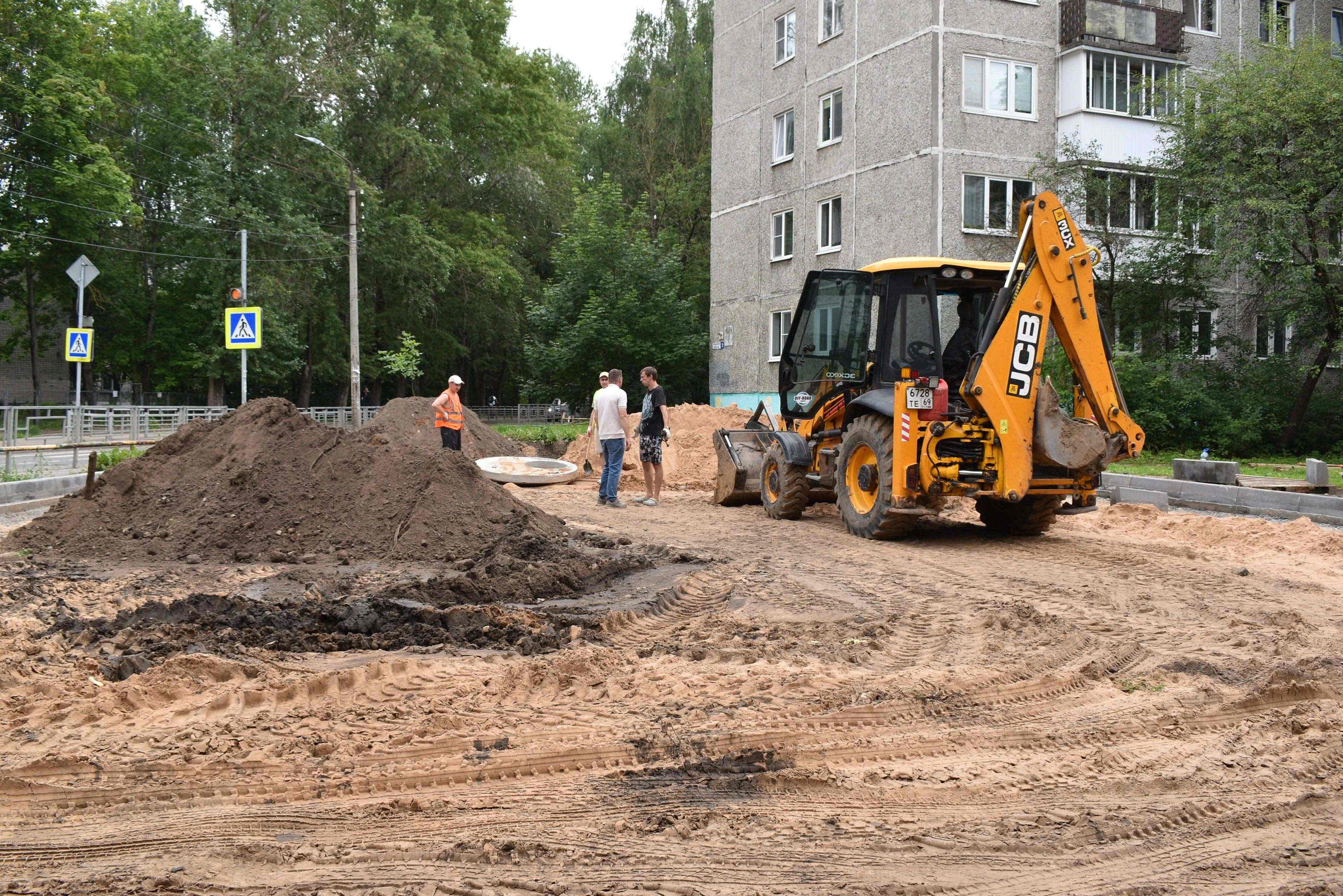 В Твери продолжается благоустройство придомовых территорий